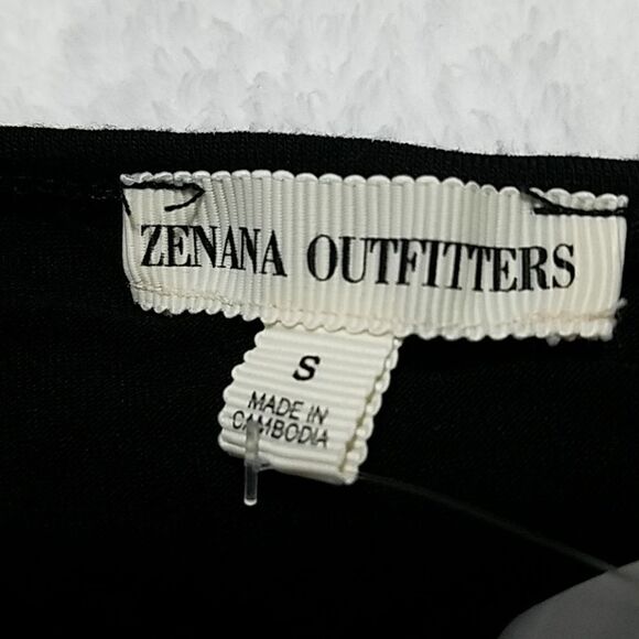 Zenana Outfitters Black Cold Shoulder Blouse - Picture 4 of 5